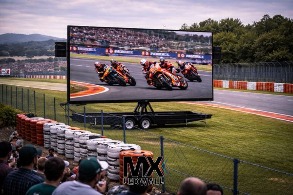 maxischermo led su camion per eventi e pubblicità e autodromi omolago italia MX LEDWALL
