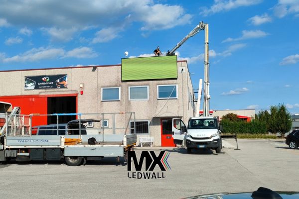 produzione di strutture portanti per ledwall certificate ntc2018 in Italia San Marino e svizzera e fornitura ledwall chiavi in mano